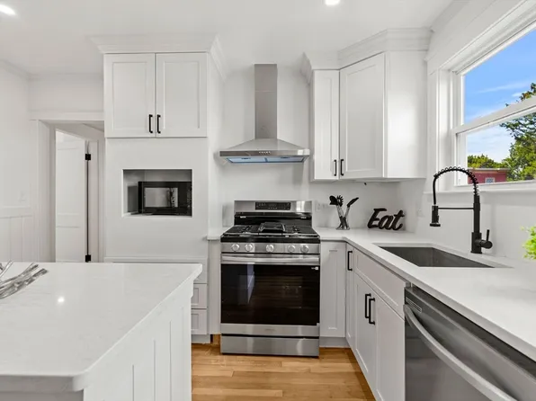 4 Sea View Ave #3C, Jamaica Plain, MA 02128