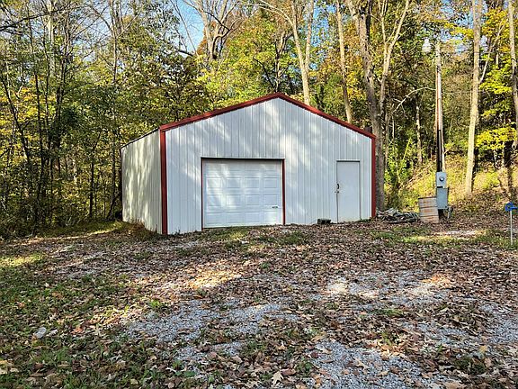 4th image of 150 Lee Dr