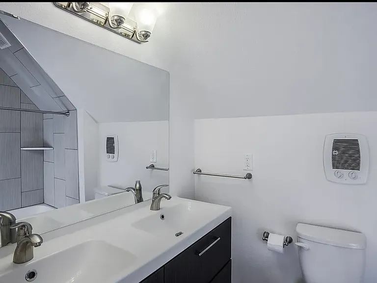2021 Pine St #B — Photo 8