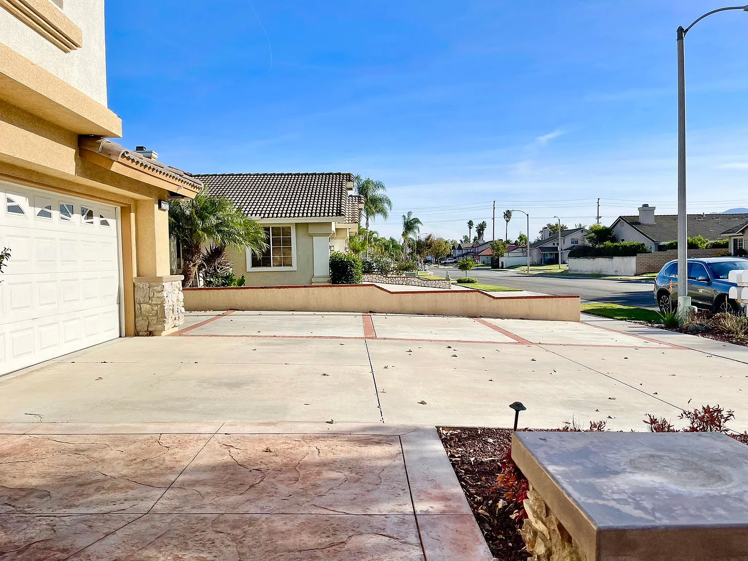 4 bed, 2409 sqft, $3,950 — Photo 3