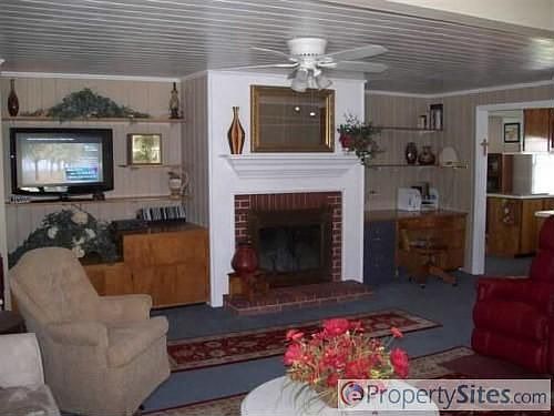 3rd image of 586 Gibson Ave