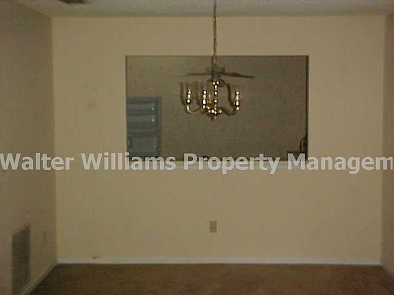 4th image of 3981 Meadowview Dr N