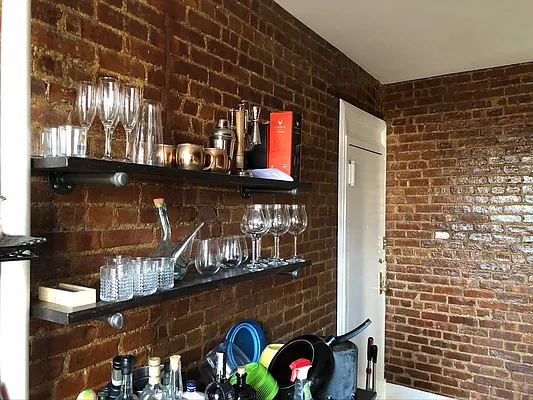 Rented by LJ Sloane Management | media 31