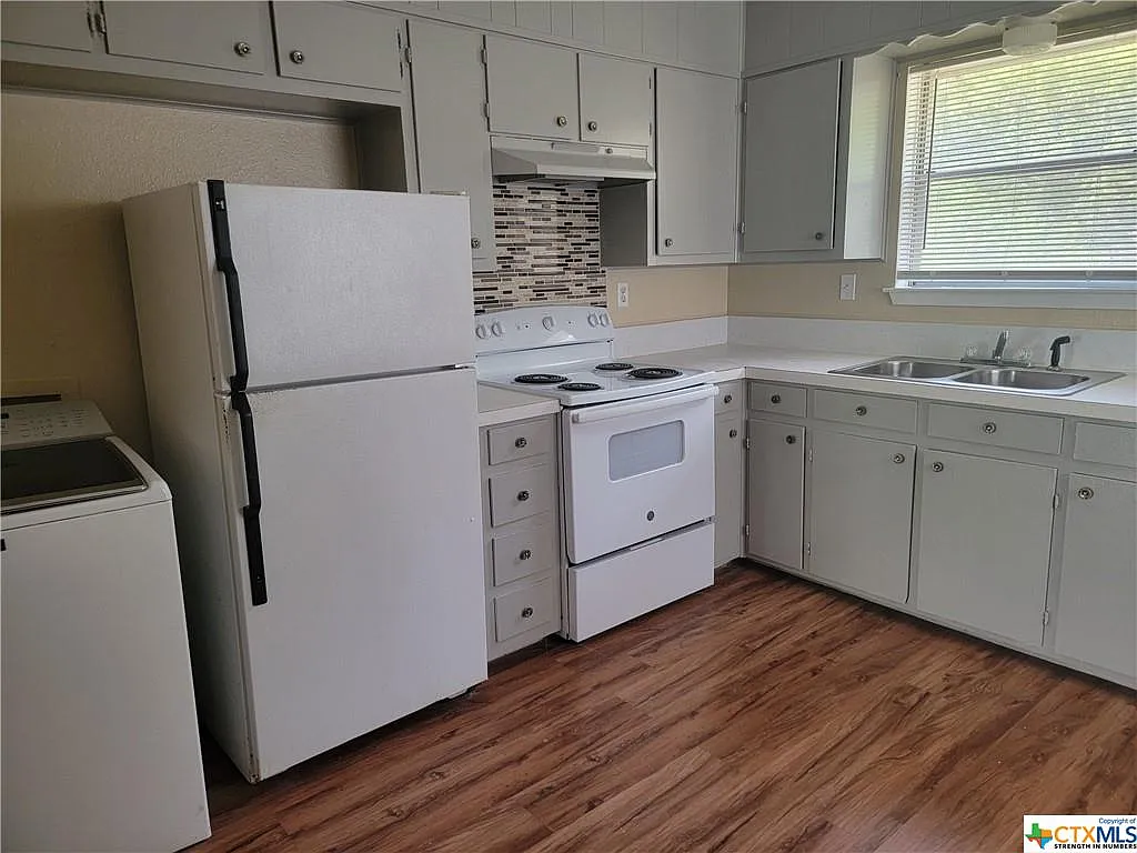1302 Brown Drive - D — Photo 3