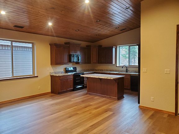 5th image of 712 Zuni Dr
