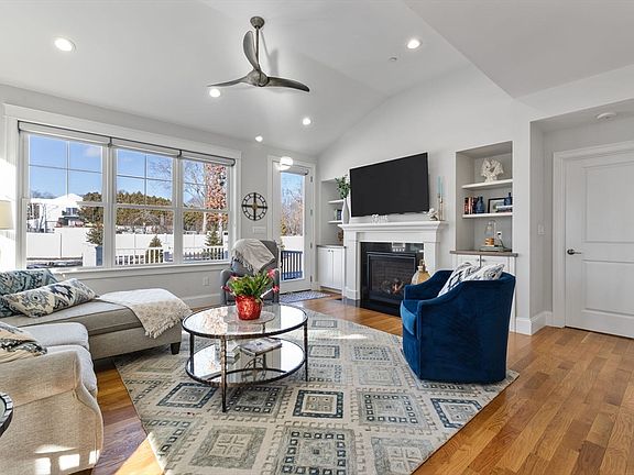 4th image of 15 Rowell Ln #15