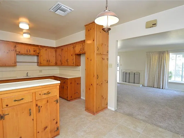 507 W Courtland Dr — Photo 5
