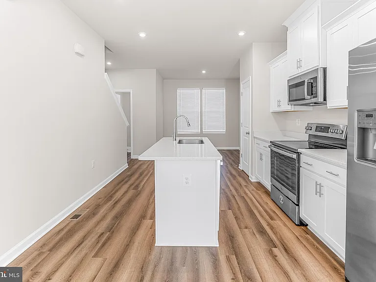 62 Coolidge Ave — Photo 8
