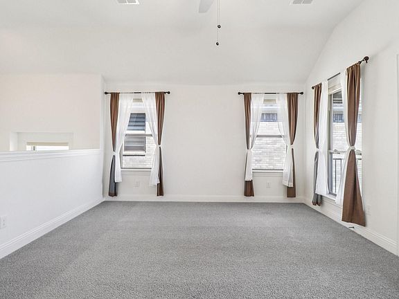 4th image of 3130 Tiara Dr
