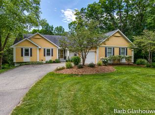 21 Deer Run Dr NE, Ada, MI 49301