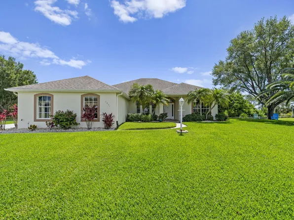 1671 Country Cove Cir, Malabar, FL 32950