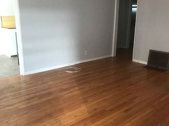 4th image of 10046 Culver Blvd