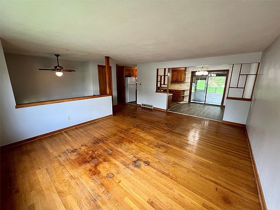 5th image of 820 Lehigh Ave