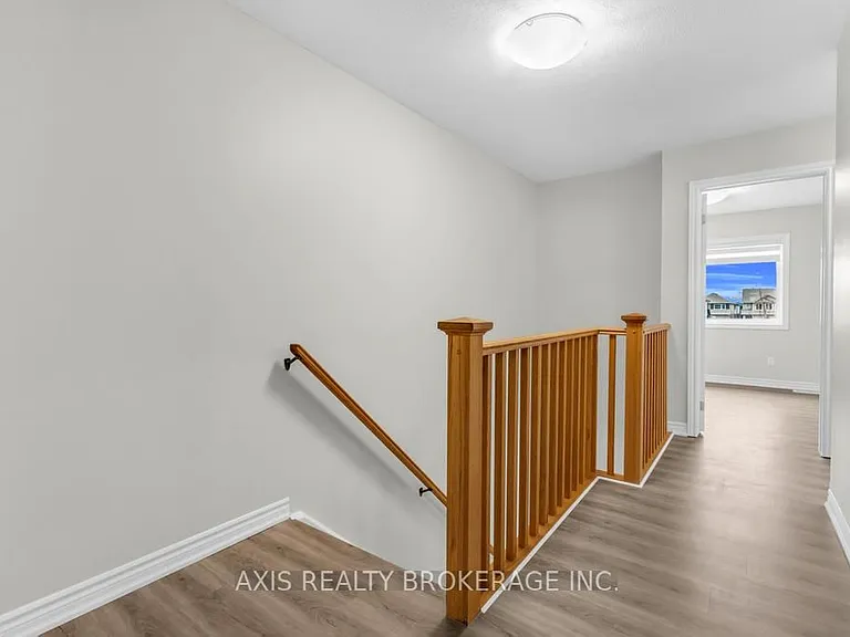 2978 Turner Cres — Photo 24