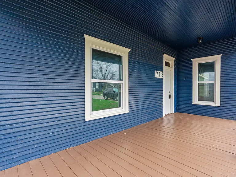 718 W Monterey St — Photo 31