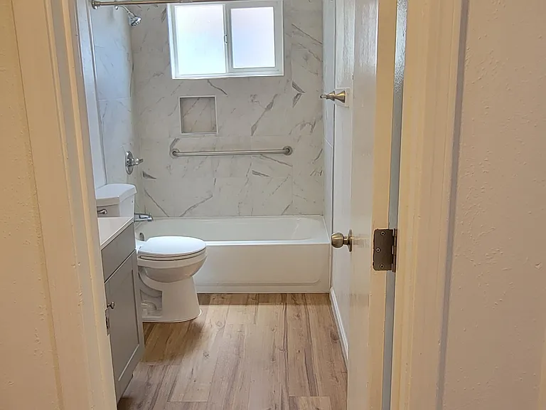2524 Chelwood Park Blvd NE #C — Photo 27