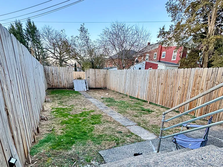 242 Oak St — Photo 11