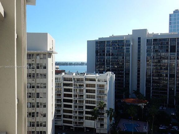 4th image of 1420 Brickell Bay Dr APT 1406D