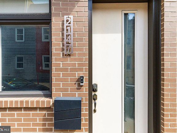 2nd image of 2147 Cross St