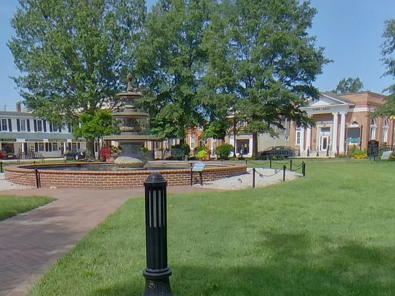 Walk to Georgetown Circle