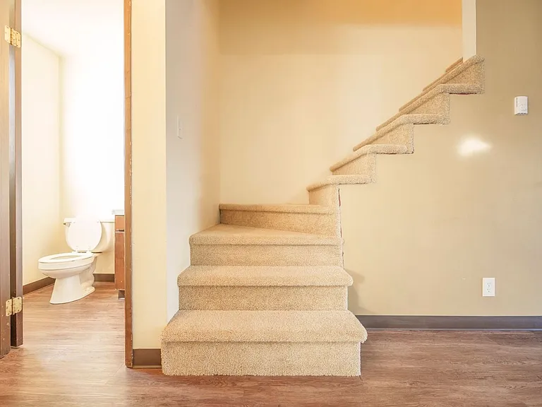 525-Monmouth Villas — Photo 15