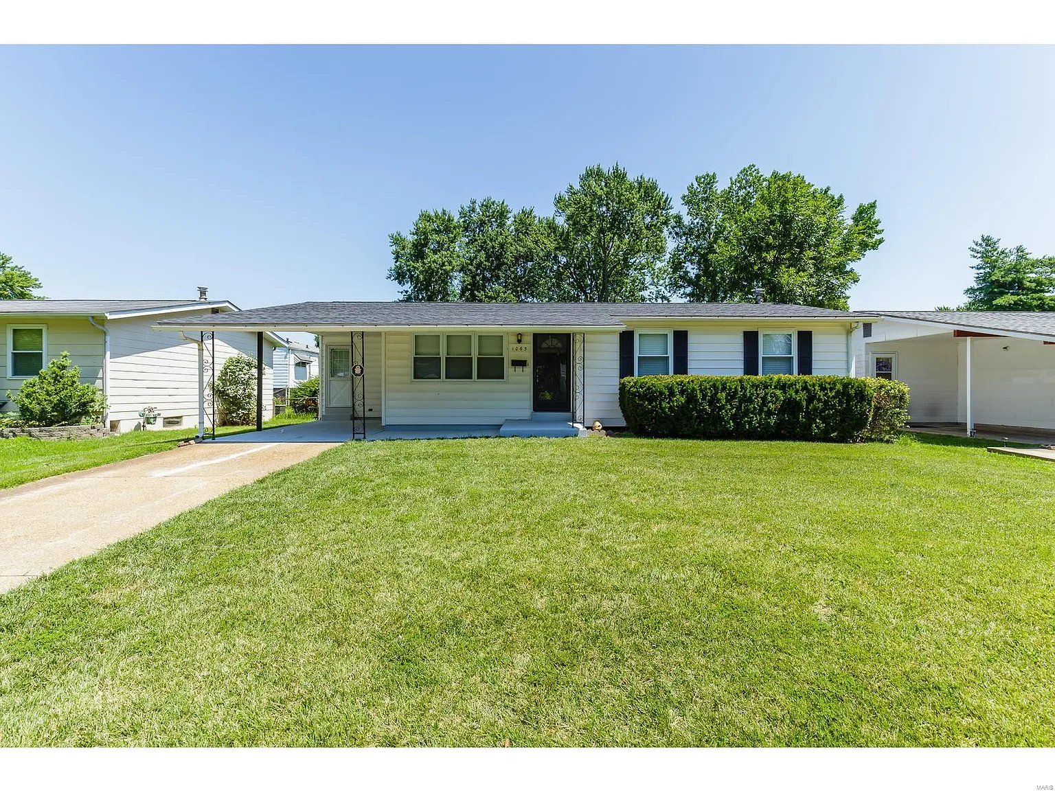 1065 Jackson Ln photo 1