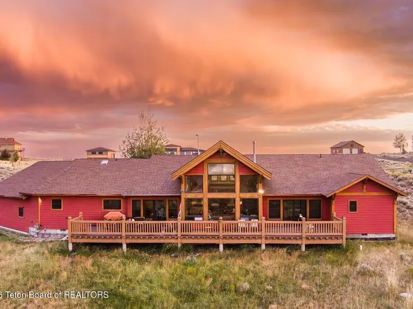 30 S Broken Hills Dr, Pinedale, WY 82941