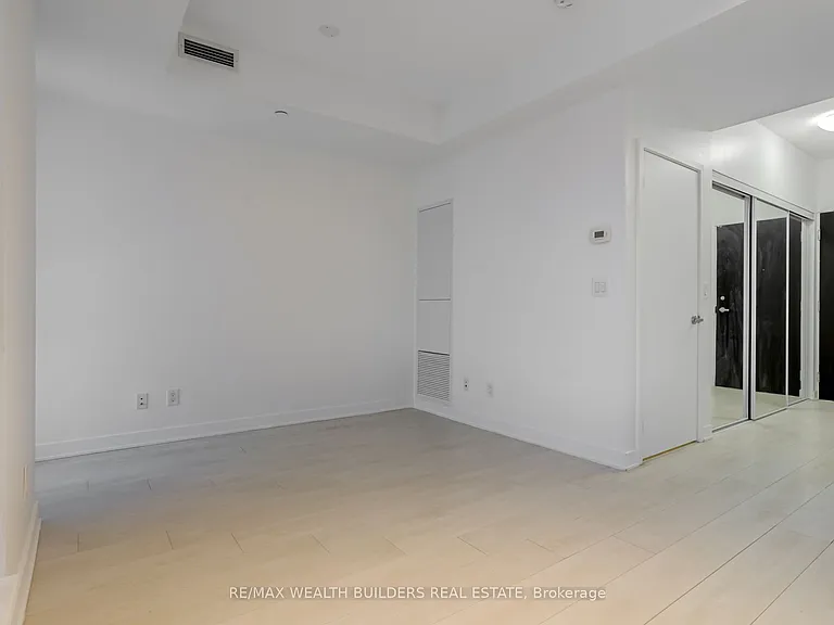 170 Sumach St #2011 — Photo 9