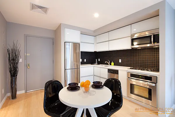 Sold by aptsandlofts.com | media 15