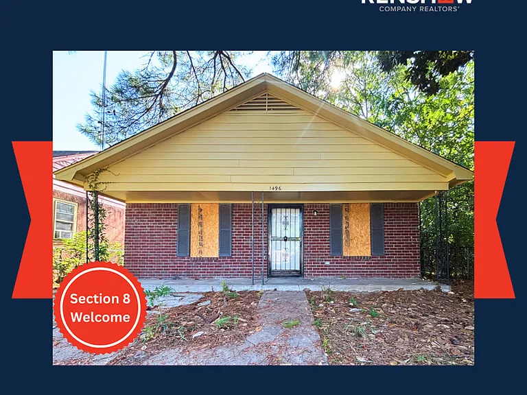 1496 Oakwood St — Photo 1