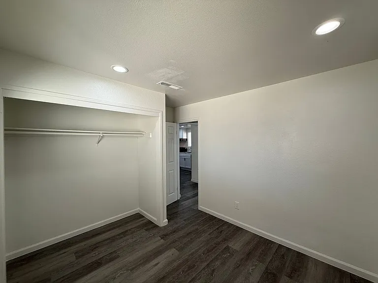 Downey Ave — Photo 13