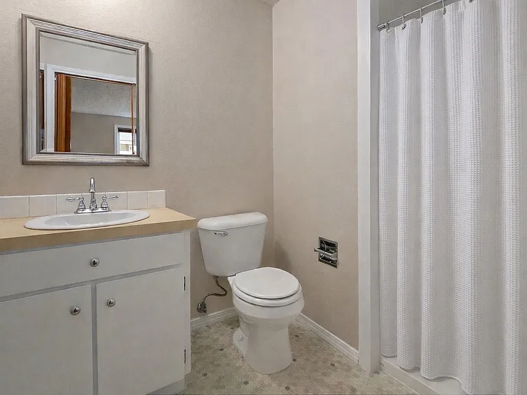 20754 Canterbury Ct — Photo 3