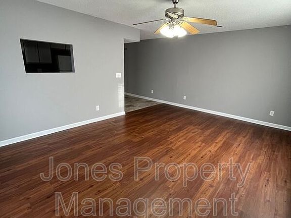 2nd image of 810 Pine St