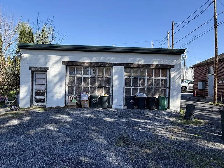 36 N Railroad St — Photo 2