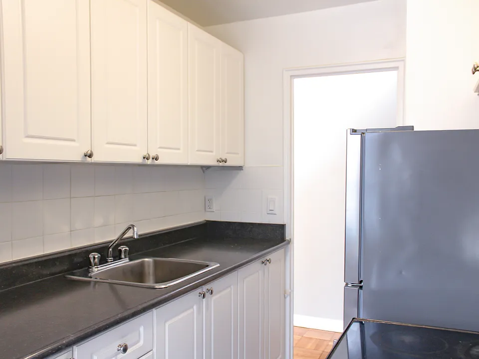 1675 Eglinton Ave W