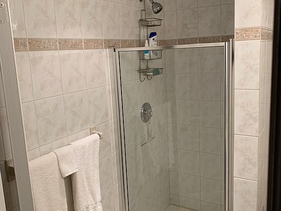 Porcelain tile bathroom 
