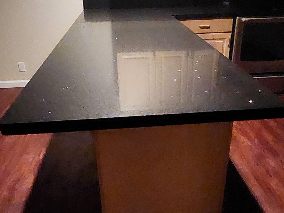 Kitchen- great for bar stools