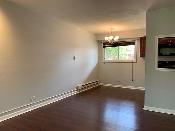 3rd image of 1910 W Hatherleigh Ct APT 1B