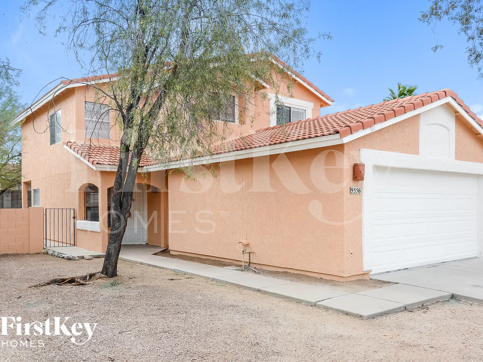 3 bed, 2.5 bath, 1724 sqft, $2,120 — Photo 2
