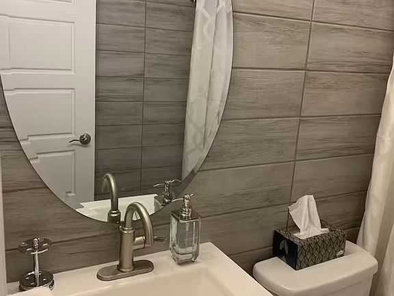 5th image of 1485 Janmar Dr