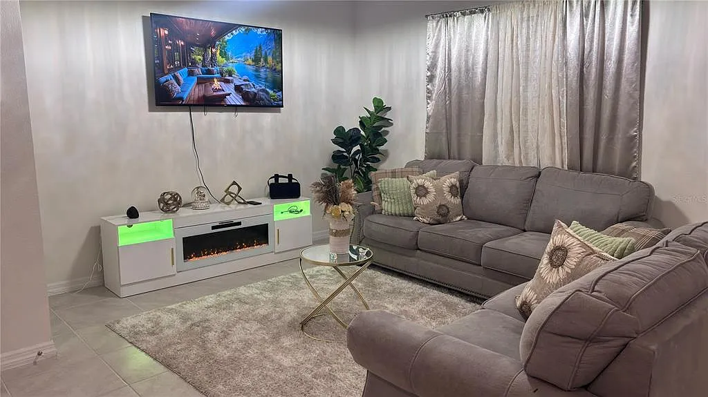 3 bed, 2.5 bath, 1551 sqft, $2,195 — Photo 2