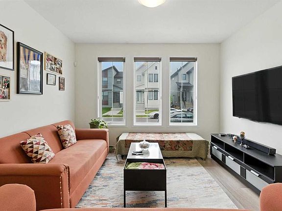 5th image of 564 S Point Pl SW