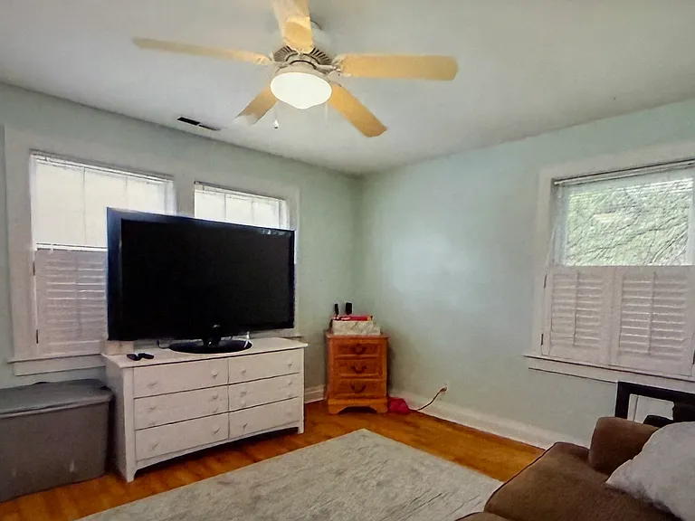 422 Sinclair St — Photo 11
