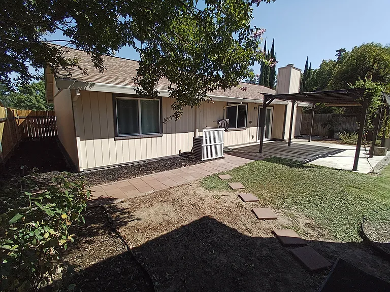 8205 Clarion Cir — Photo 4