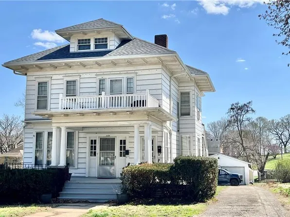 1120 Krug Park Pl, Saint Joseph, MO 64505