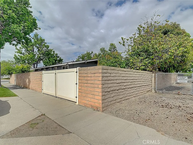 2044 W Spruce Ave — Photo 57