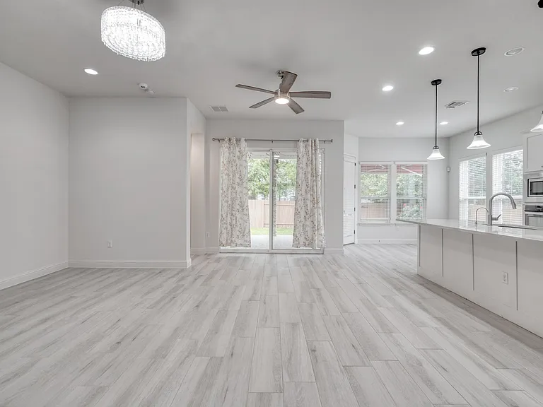14921 Iveans Way — Photo 8