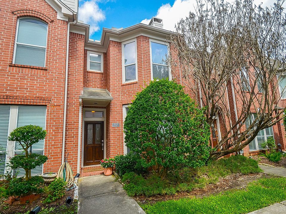 1st image of 707 W Heights Hollow Ln