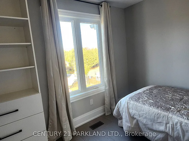 15 Stanley Ave — Photo 30