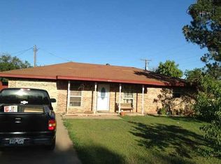 805 N Jackson Ave, Iowa Park, TX 76367